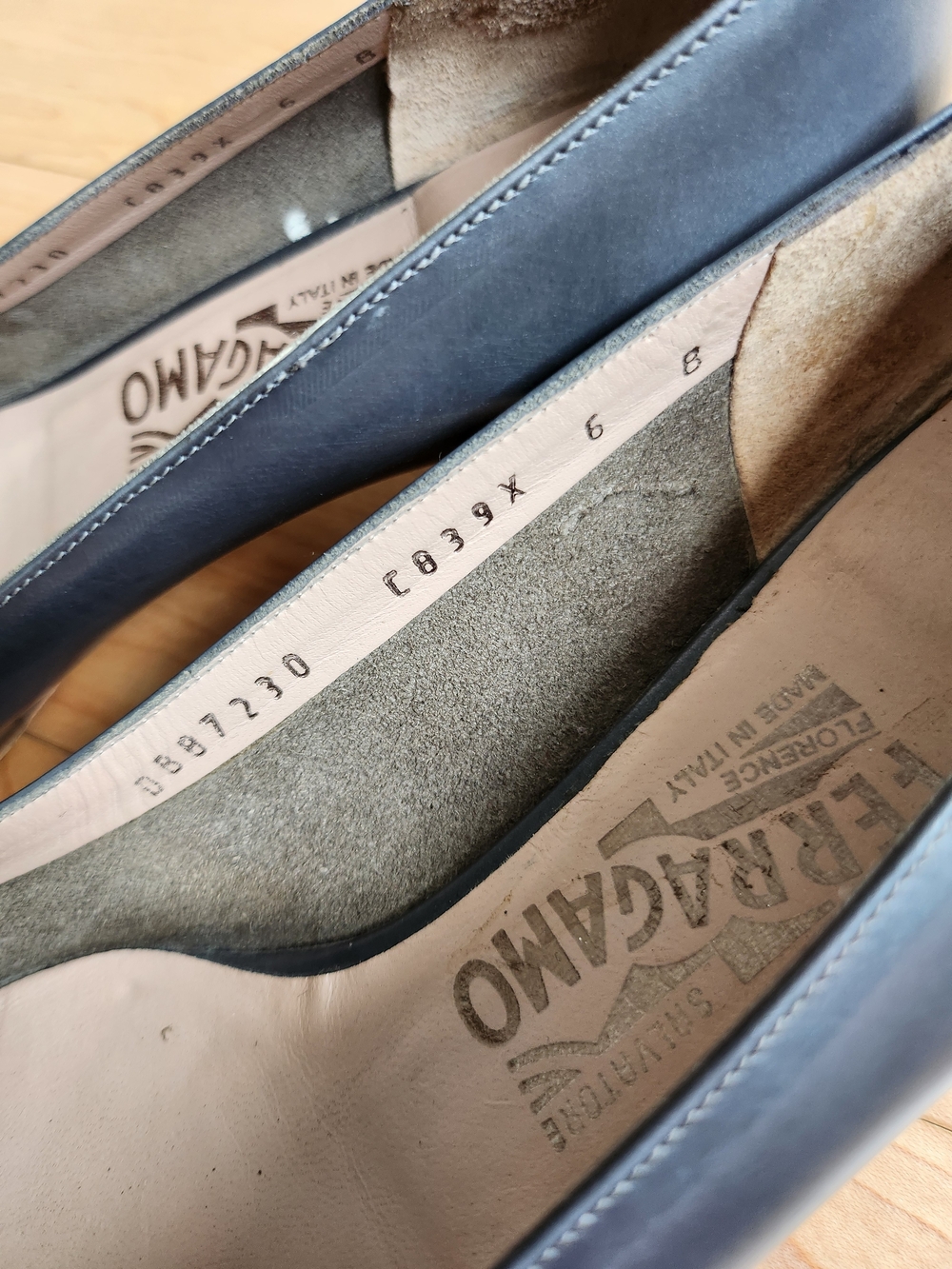 Salvatore Ferragamo Pewter Vara Bow Flats - Picture 4 of 6